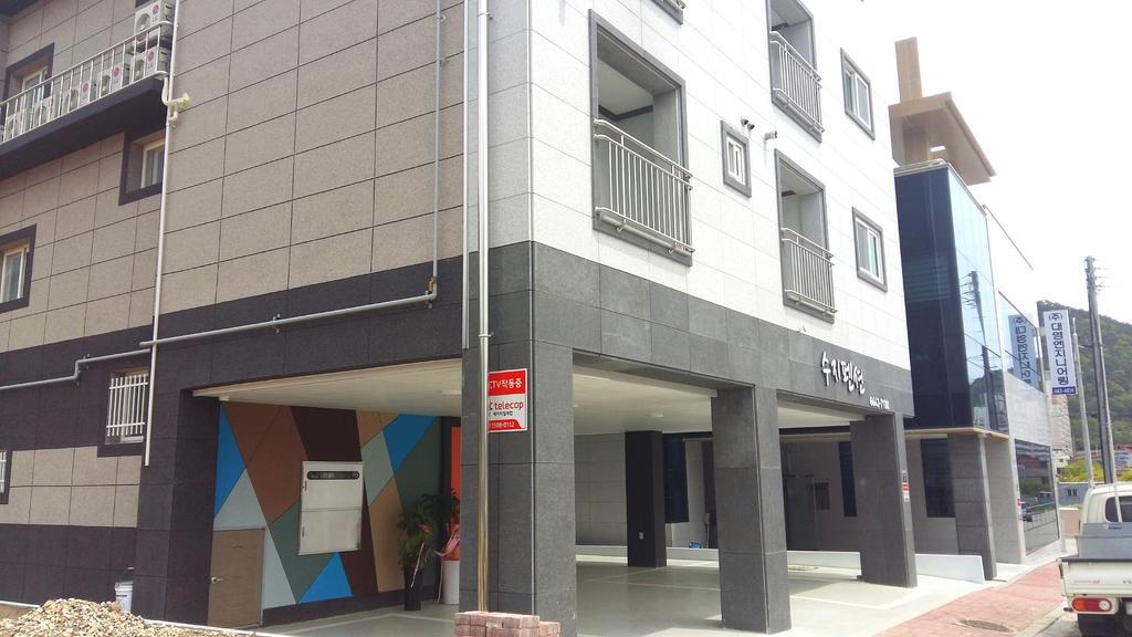 Suzy Pension Yeosu Exterior photo